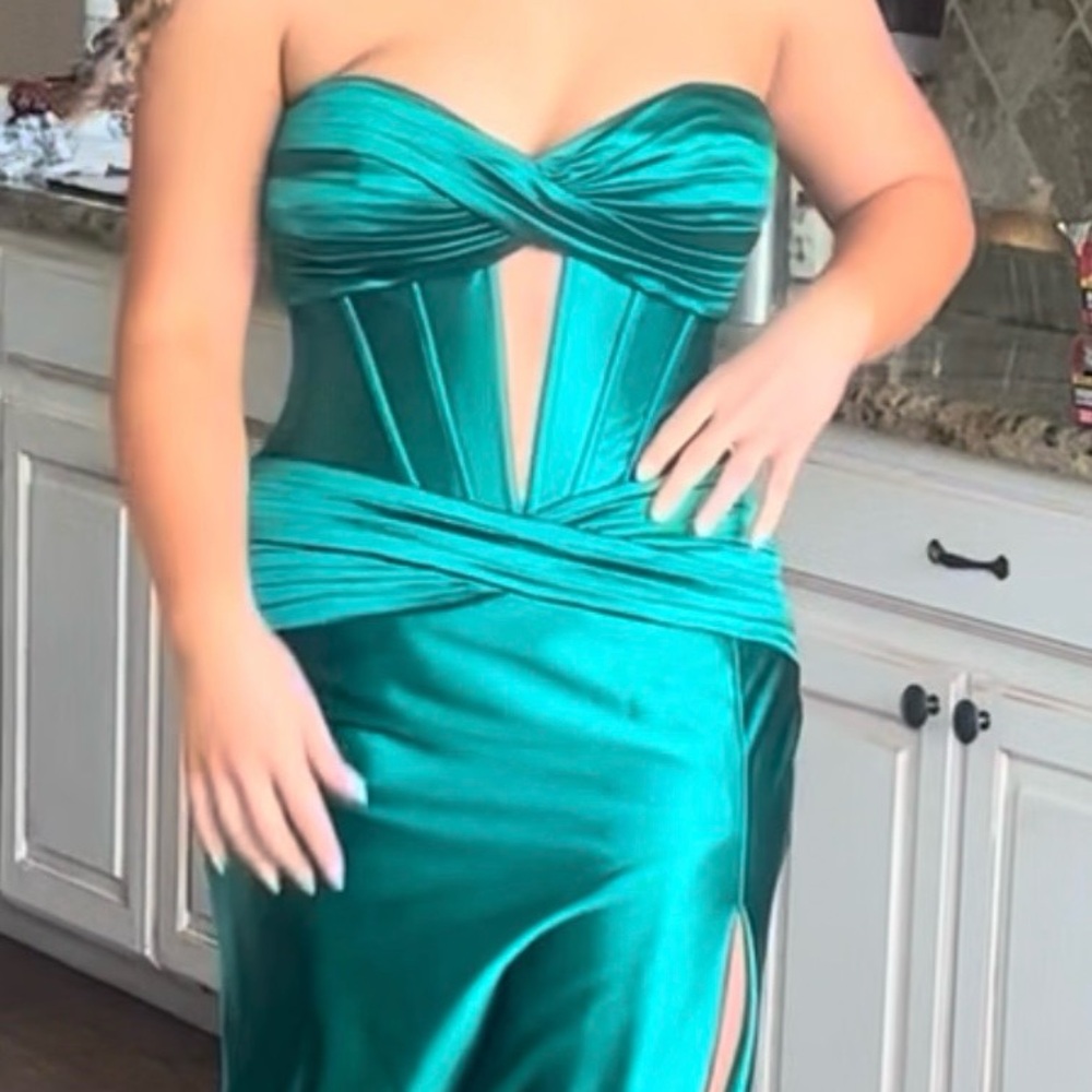 Elegant Teal Strapless Dress
